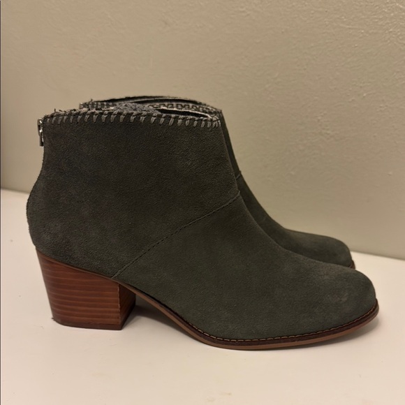 Toms Leila Gray Ankle Boots with Stacked Heel - Picture 4 of 9